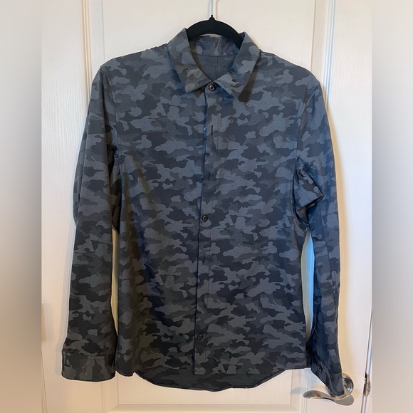 Lululemon Down to the Wire Men’s Camo Longsleeve Button-Up - Picture 5 of 9
